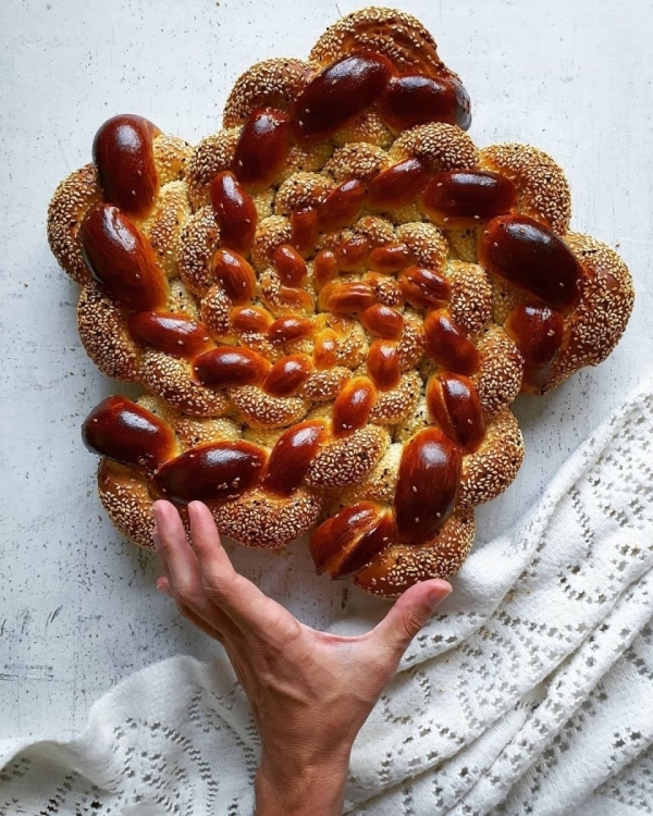 Challah, swirling_0.jpg