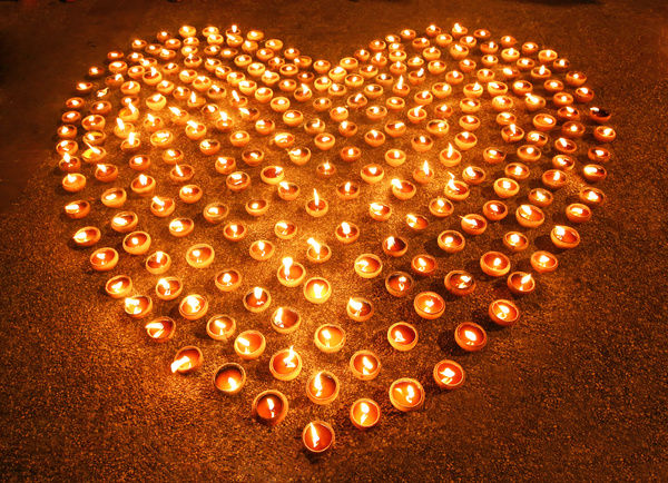 love-heart-shape-burning-candles-light-13118818.jpg