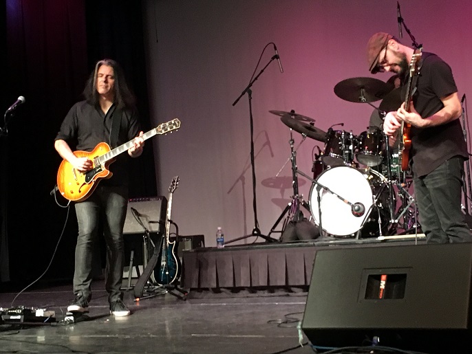Alex Skolnick Trio Boulton Center Bayshore NY 12212017 087 resize_0.jpg