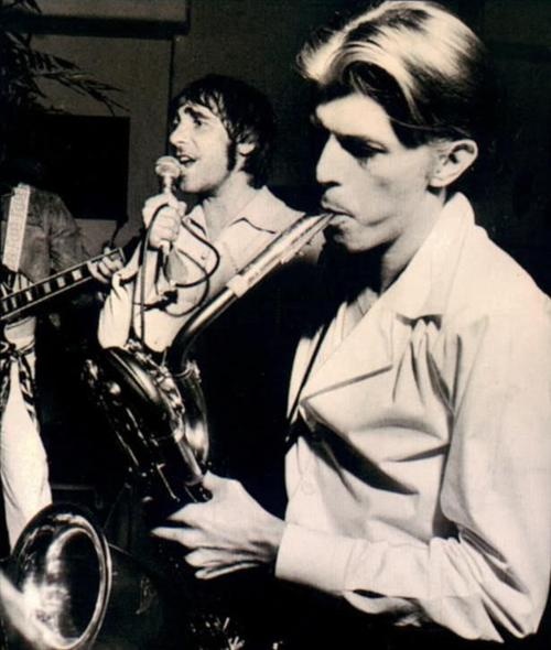 Keith-Moon-and-David-Bowie.jpg