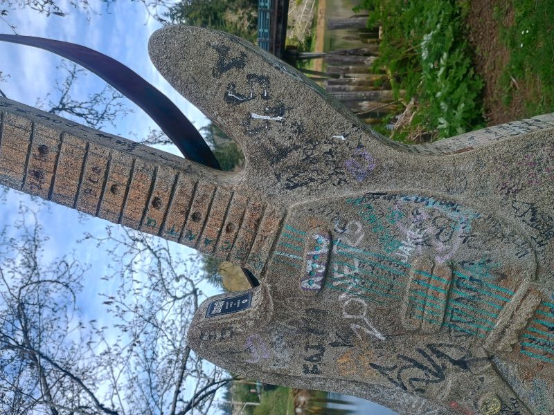 Kurt Cobain Monument.jpg