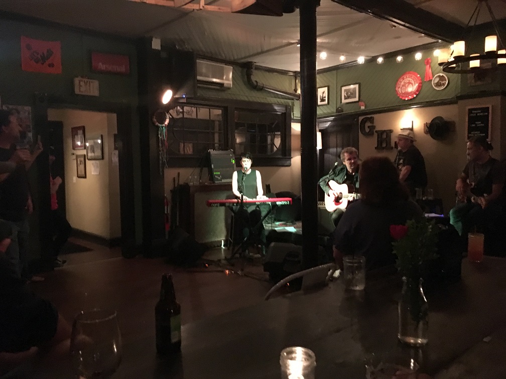 Leslie Mendelson Grey Horse Tavern 06222017 Band shot 1 resize_0.jpg