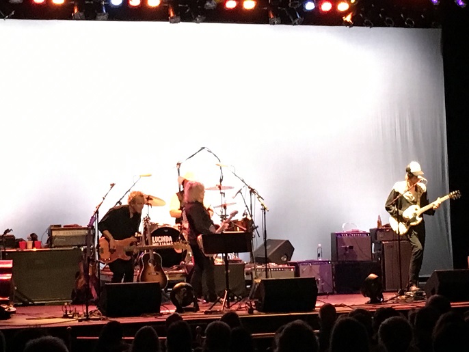 Lucinda Williams Westhampton Beach 08152017 427 resize_0.jpg