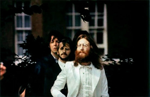 Rare Behind The Scenes Photos From The Abbey Road Cover Shoot (4).jpg