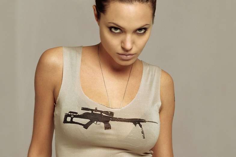 angelinajolie-guns-leadimage.png