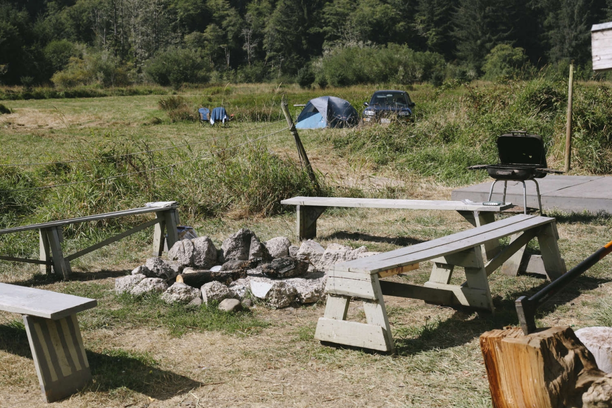 beaver-creek-artfarm-barn-beavercreek-artfarm-barn-oregon-coast-tent-picnic-table-lodging.jpg