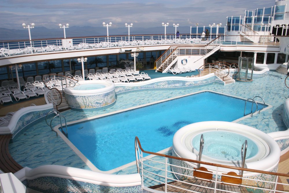 cruise pool.jpg