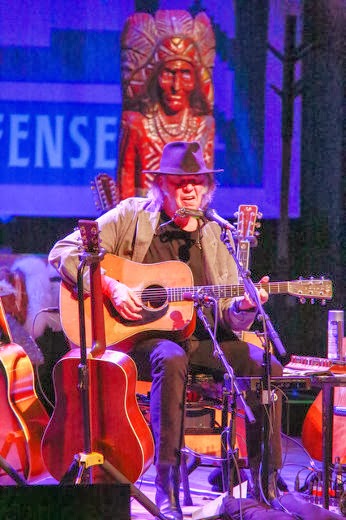 neil-young-woody.jpg