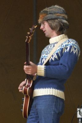 phil_lesh_coonskin_hat_vanderbilt_1972.jpg