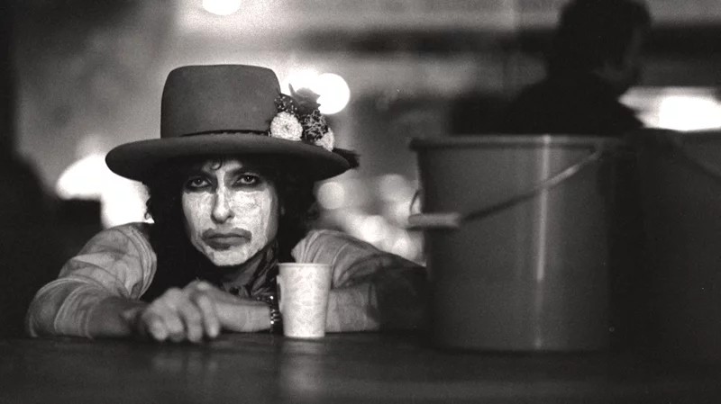 rollingthunder_dylan_facepaint_bw_wide-028e4336ac8d6e64434c193b9c3625965fafd3b0.jpg